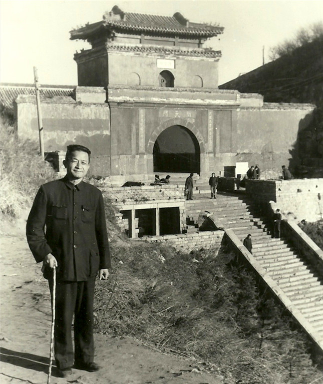 2，1978年11月6日，摄于泰山南天门_副本.jpg