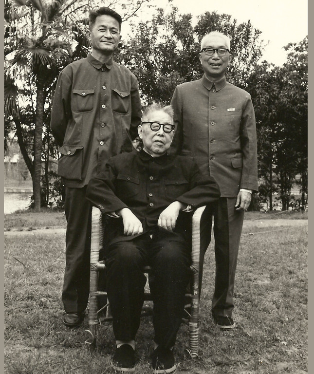 3，1980年，徐中玉与程千帆、郭绍虞合影_副本.jpg
